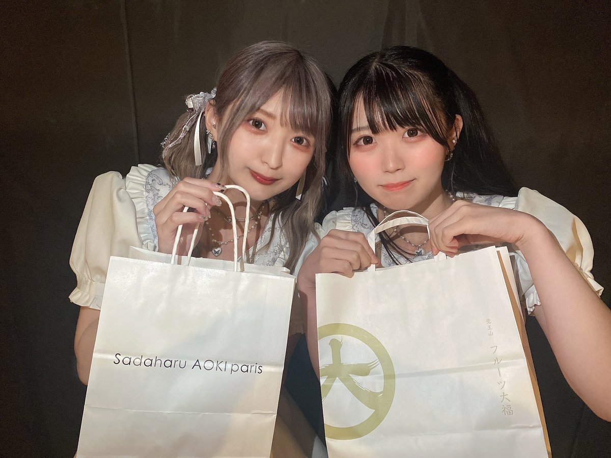 Renew ファンの皆様からの花束や沢山のプレゼント 本当にありがとうございます 新曲ディメンションの振り付けを担当していただいた白咲ゆめさん P Locoさんの運営さんである富田さんから差し入れをいただきました お忙しい中ライブも見ていただき Renew ファンの皆様からの花束や沢山のプレゼント 本当にありがとうございます 新曲ディメンションの振り付けを担当していただいた白咲ゆめさん P Locoさんの運営さんである富田さんから差し入れをいただきました お忙しい中ライブも見ていただき