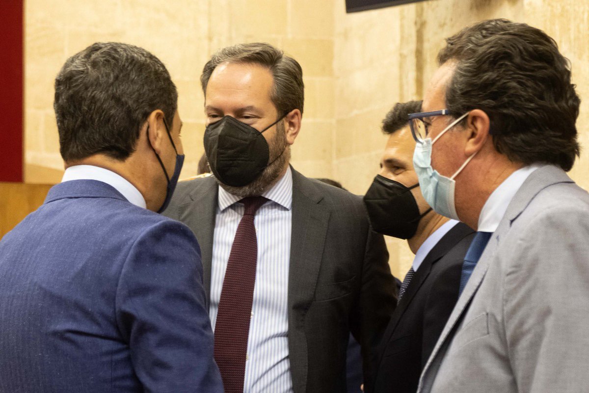 Una suerte poder volver a tener al presidente @JuanMa_Moreno en el @ParlamentoAnd tras su recuperación 

Bienvenido de nuevo! 

Seguimos trabajando contigo por #Andalucia y por #Cordoba 

#SesionDeControl
#PlenoParlamento
@pp_cordoba