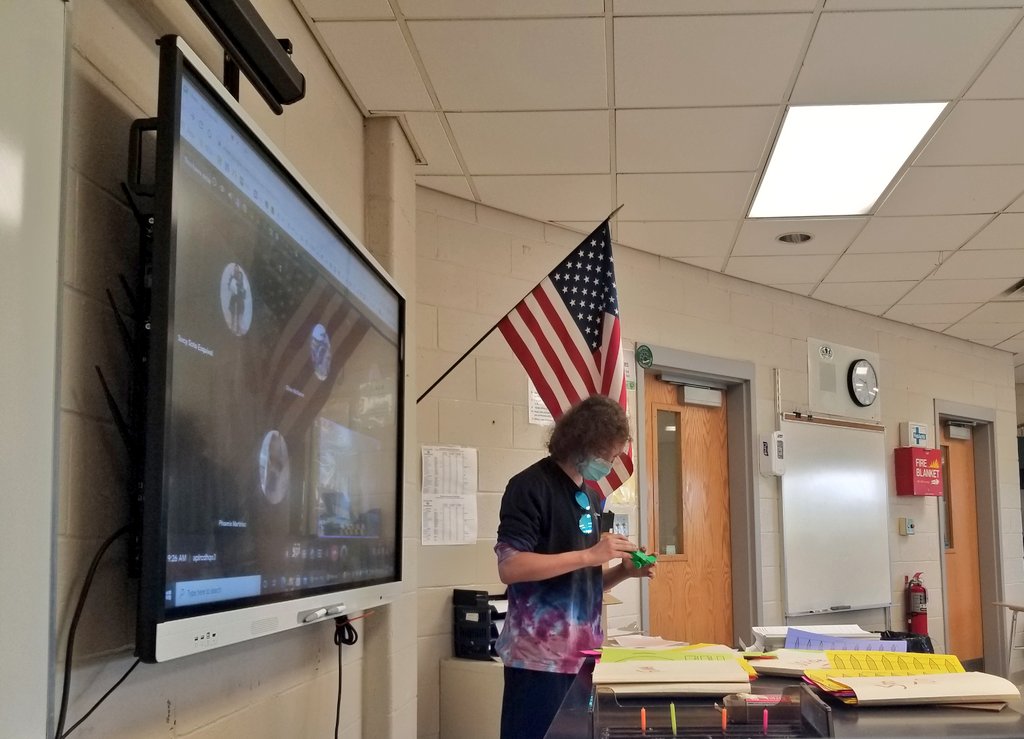 DrKoz_physics's tweet photo. Last day with my seniors for our elective class π’. They shared their awesome product designs and 3D printed balloon cars! #brewsterscience https://t.co/siq0VFKqPS