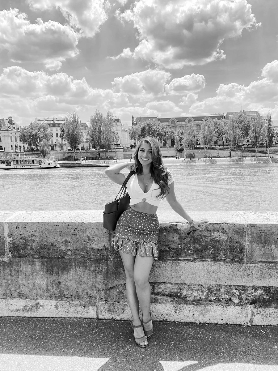 JuliaBayonetta's tweet photo. 🇫🇷 https://t.co/9hpqT6iYpW