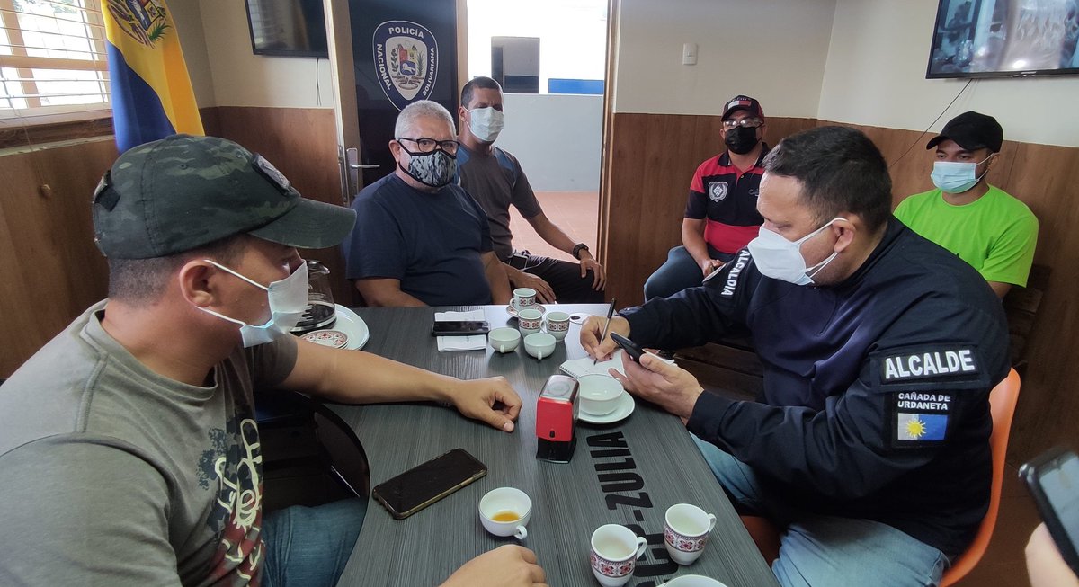 Sostuvimos una importante reunión con representantes del Ministerio de Agricultura y Tierras.
✅ Seguir fortaleciendo la distribución de #gasoil para los Productores Agropecuarios del municipio.
✅ Impulsar el plan de #siembra 2021-2022 en la localidad.
@OmarPrietoGob