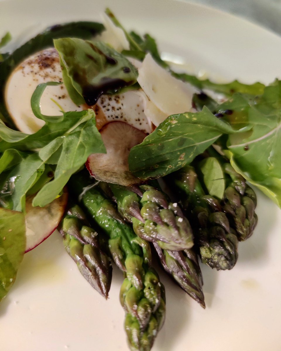 LaBuca1's tweet photo. Back at it today with this delicious spring dish! Local asparagus &amp; poached egg. #localasparagus https://t.co/yA2LmnQeQp