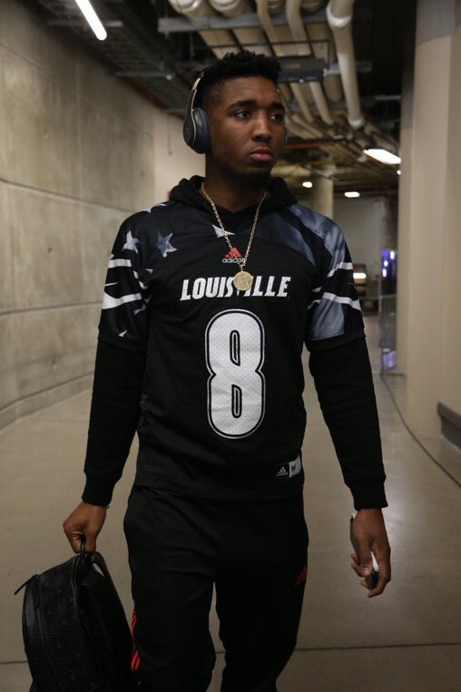 sgellison's tweet photo. Imagine attending the University of Louisville when both @spidadmitchell and @Lj_era8 were playing there. Sheesh, what a time to be a Cards fan with these future NFL and NBA stars

Now, who’s sending Lamar a Mitchell  jersey for this Jazz playoff run? https://t.co/3lzwoHTL7E
