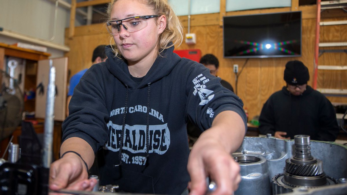 NOVAcommcollege's tweet image. Additional grants are available for Virginia residents to pursue high-demand educational programs at @NOVAcommcollege! #BoldlyNOVA
  
For details and to apply, visit &amp;gt;&amp;gt; bit.ly/3fgGU6y