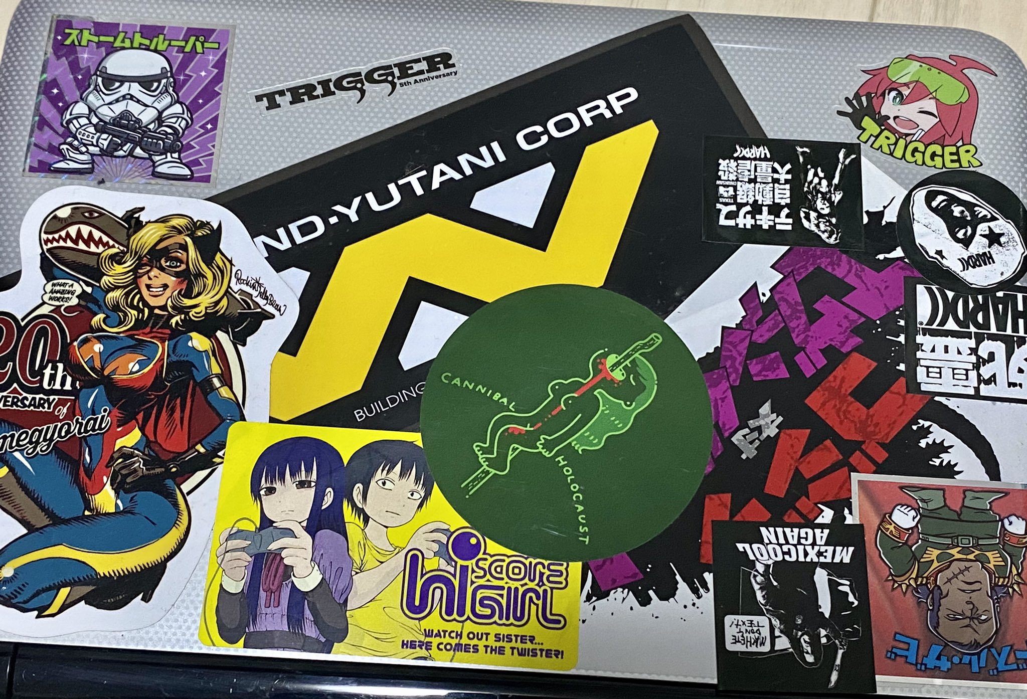 ガンマコ まだ空きがある ノートpcに貼ってあるステッカー見せろ T Co Glix2dptx1 Twitter