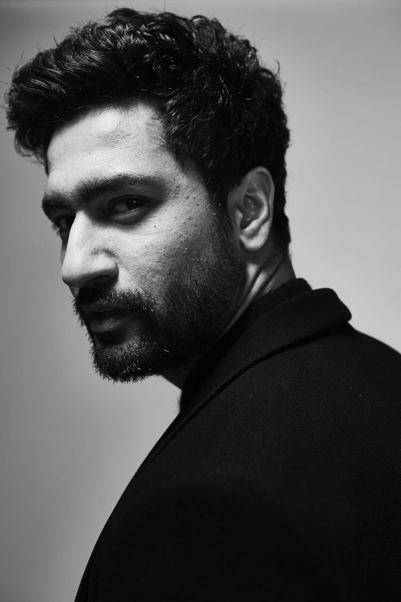 dusktilldawntwt's tweet photo. It's illegal to be this hot 🥵🥵
My Katrina is surely winning
 #VickyKaushal #katrinakaif https://t.co/Bq3q2oHj18