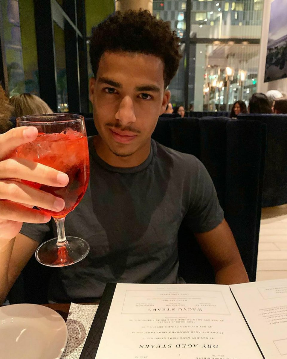 sadwindsor's tweet photo. maybe he's the date type https://t.co/wWuwBlijnh