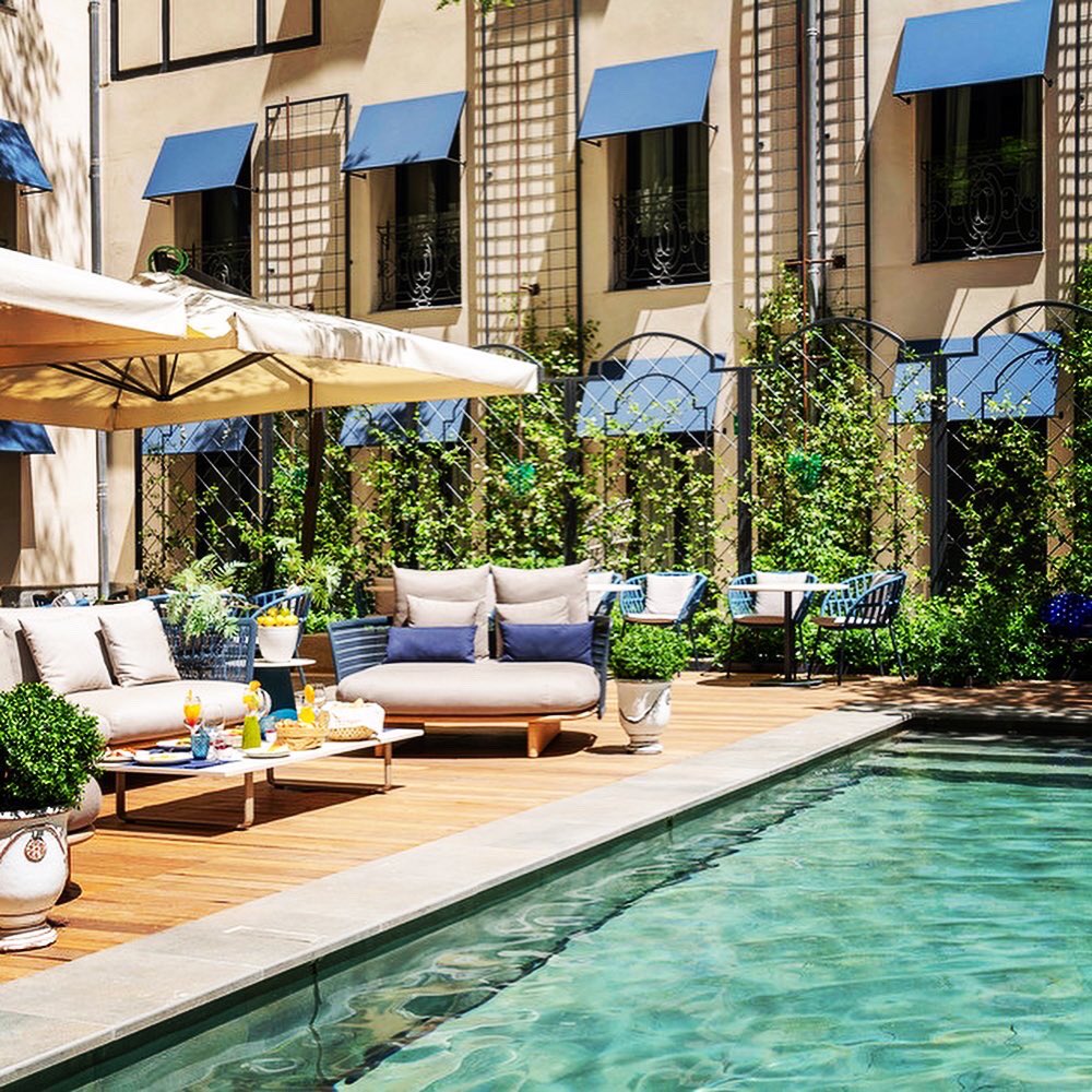 dynamicpartner's tweet photo. Little oasis in the city, save a date for a refreshing splash ! Or a fresh toast ! #citypools #citysummer #pools #poolsinthecity #summer #hotels #hotelpool #travel #cocktails #rooftops #cityrooftops #visitamadrid @visita_madrid @spain @dynamicpartner https://t.co/jawyMikTvc