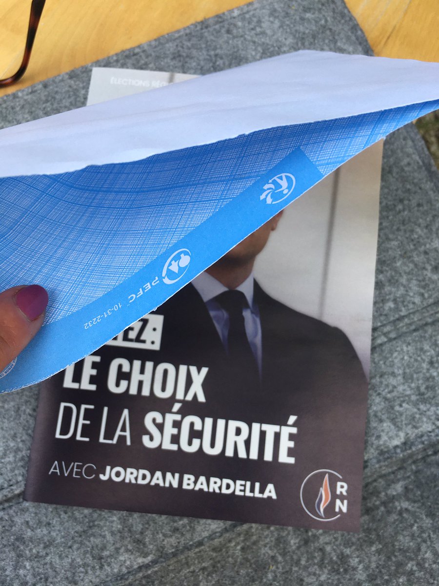 [#écologie] Encore un parti #politique INCAPABLE de respecter l’#environnement ! Ce tract (sans intérêt) glissé dans 1 enveloppe (valable pour la récup’). #RassemblementNational #TransitionÉcologique #ÉcoResponsable #ComPol #regionales2021