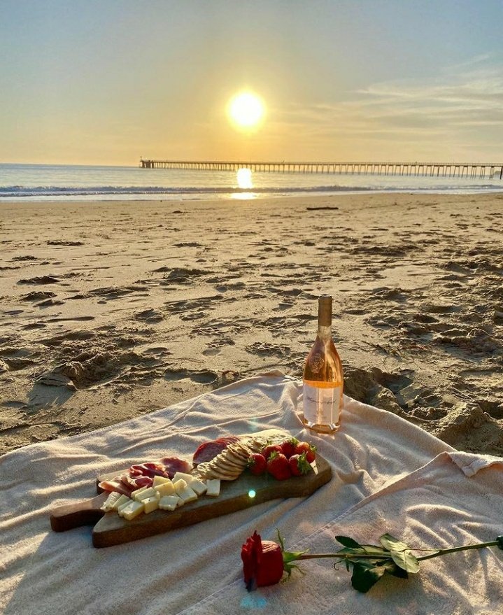 monaliseroberts's tweet photo. met this italian guy yesterday and he invited me to a date on the beach, love it sm https://t.co/0KDj1RNMev