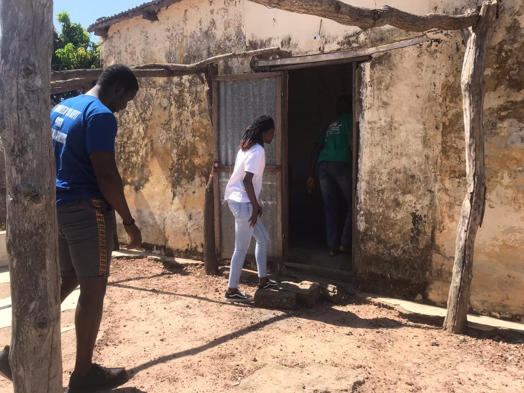 sophiagueye2's tweet image. Tenir mes promesses fait partie de mes principes de vie .Sur la première photo cette dame avait tellement pleuré lors de notre visite à sare kediang ( kolda ) que je ne pouvais plus me retenir .Elle a perdu beaucoup de membres de sa famille car ils n’avaient pas accès aux soins👇🏾