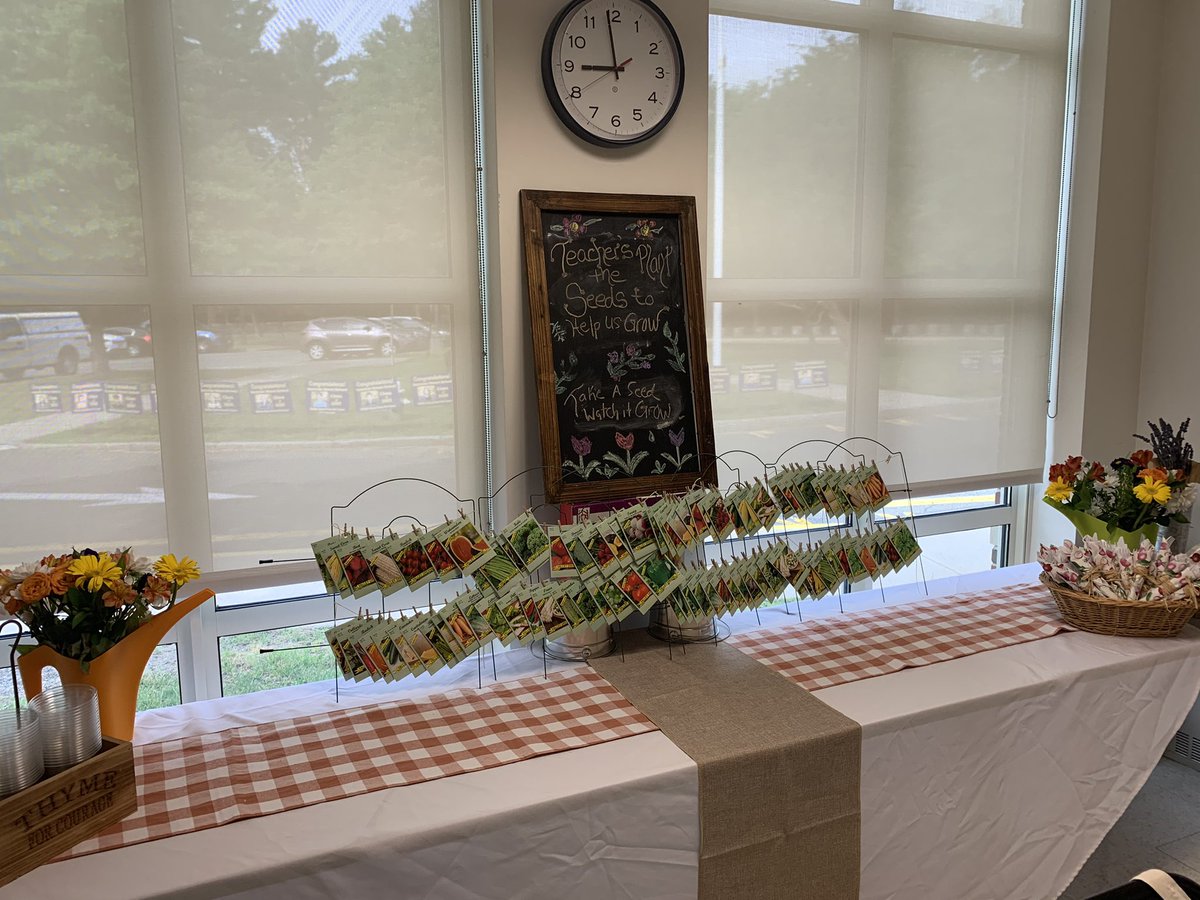 CPerrySTEM's tweet photo. Gorgeous set up in the teachers room at #SSS this morning! Thanks #SSSPTO! @SSS_KDwyer @LPS_Fennessy @superkvogel @LPS_Cyr https://t.co/YdGUpVasGz