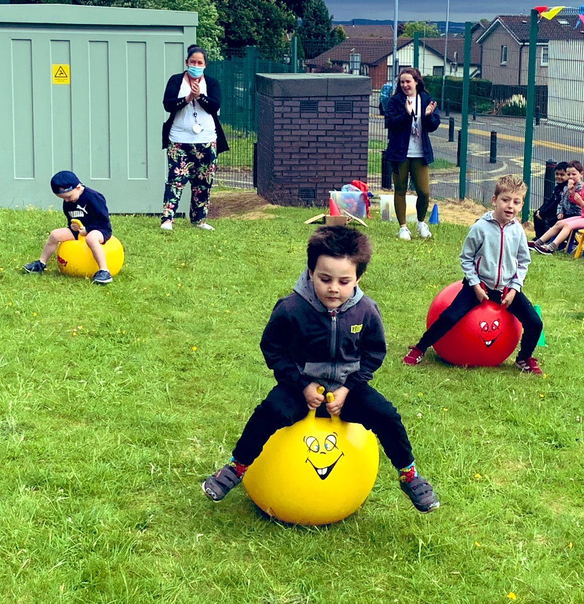 ChatelheraultNC's tweet photo. Well done Ladybirds! What a fantastic sports day. #itsSLC https://t.co/XyihhdvBio