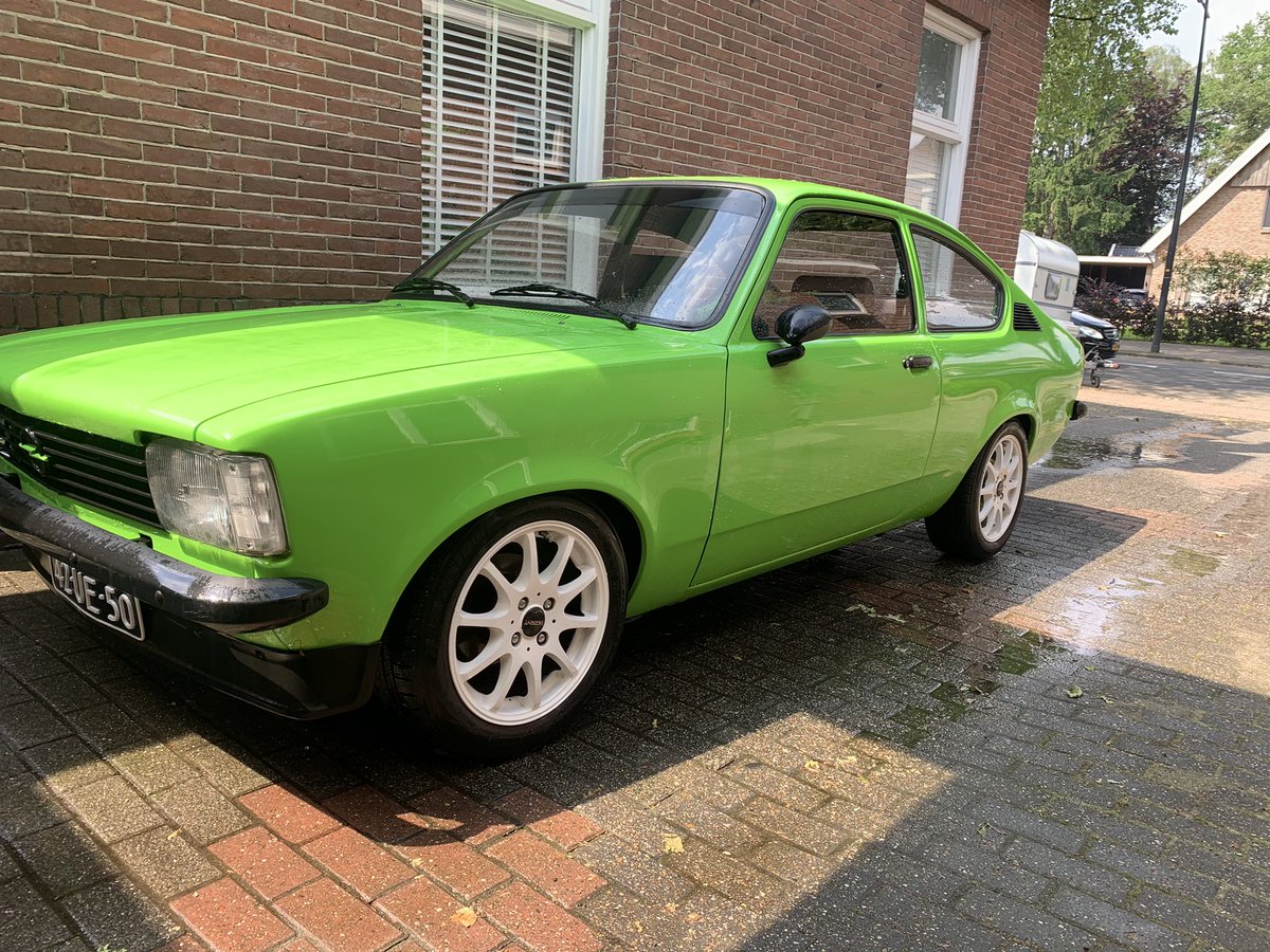 Timmk1's tweet photo. En weer schoon 👌🏻#fiat500 #kadett https://t.co/wv7a3BvvoZ