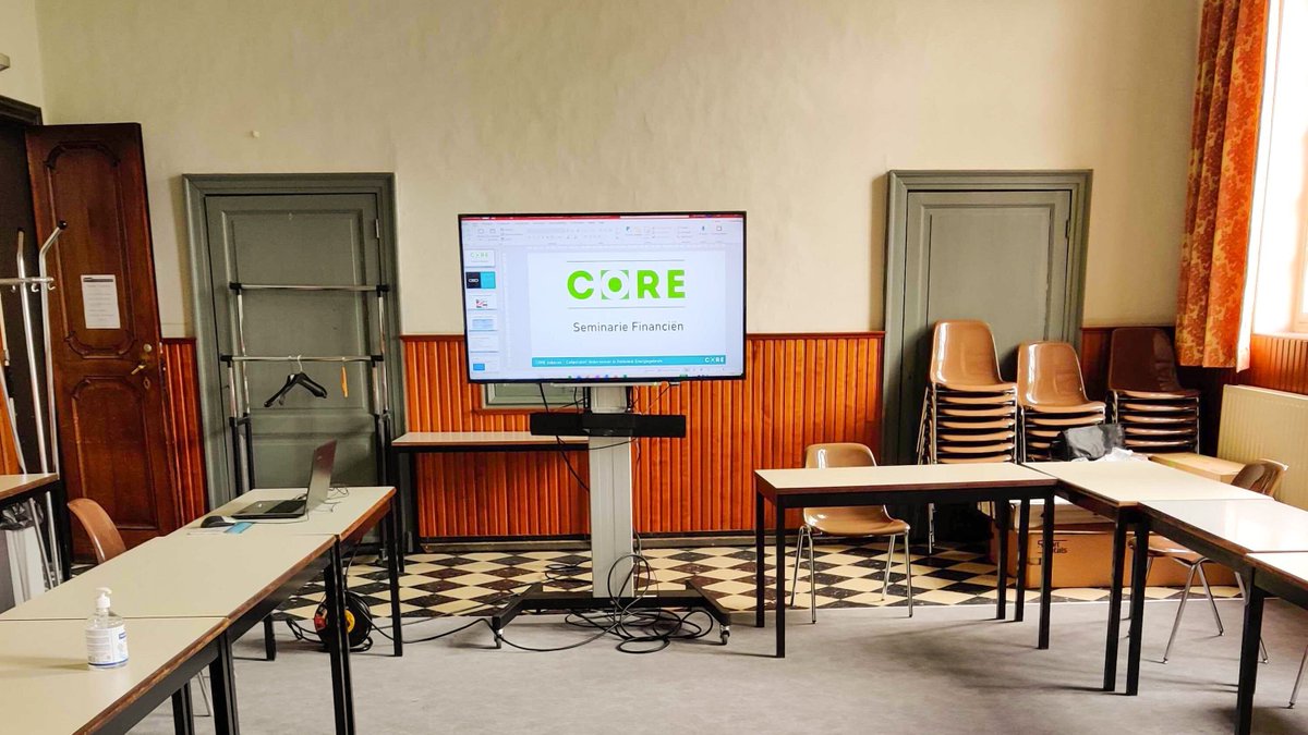 ThinkCORE_cv's tweet photo. Financieel verantwoordelijke Jan heeft een seminarie gegeven aan medeCOREnauten over financiële aspecten van een kleine onderneming. Hierbij werden de vennootschapsvorm en de boekhouding toegelicht, waarna de aanwezigen deze theorie oefenden met een fictieve jaarrekening. https://t.co/sQEvrwvvvv