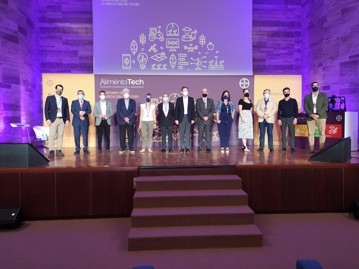 Bayer4CropsES's tweet photo. 👏👏 Muchas gracias por acompañarnos en esta II edición de #AlimentaTech. Ha sido un placer compartir con vosotros esta jornada llena de experiencias y debates interesantes, abordando los retos de la #alimentación a través de la #innovación y la #tecnología. ¡Hasta la próxima! https://t.co/mrA1gwjEWc