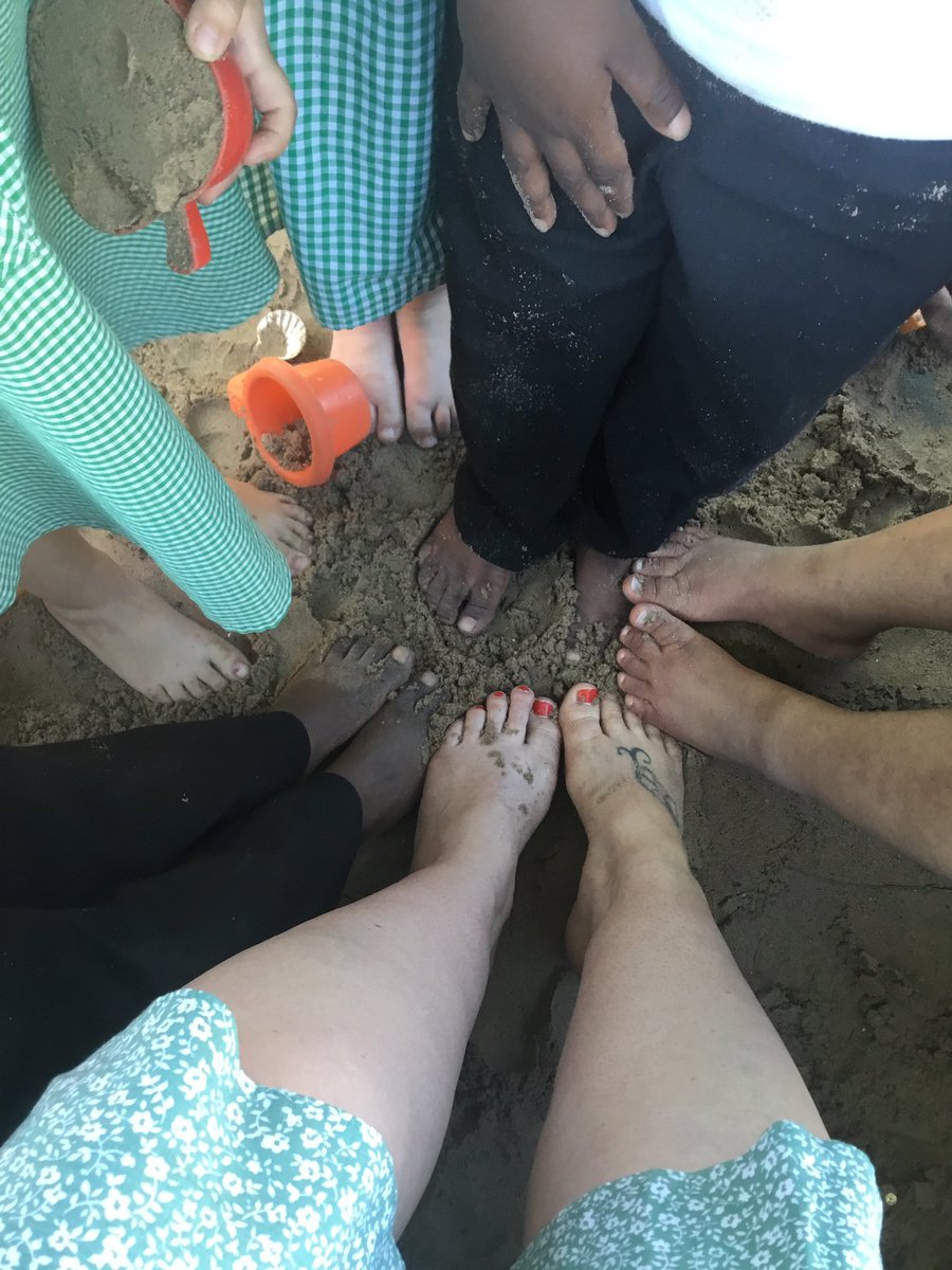 HighwoodPrimF1's tweet photo. A little sand between your toes always takes away your woes 🥰🦶🏻🏖 https://t.co/dffgIrWDI2