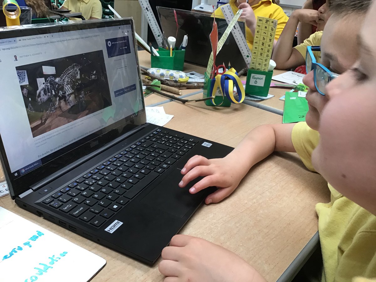 MissSladeY4's tweet photo. A slightly more subdued afternoon undertaking scientific enquiries to see which theories of dinosaur extinction hold up the best. Most pairs decided the majority of evidence was in favour of an asteroid hitting Earth 💥💥@HollinPrimary https://t.co/c3kj8QsRWl