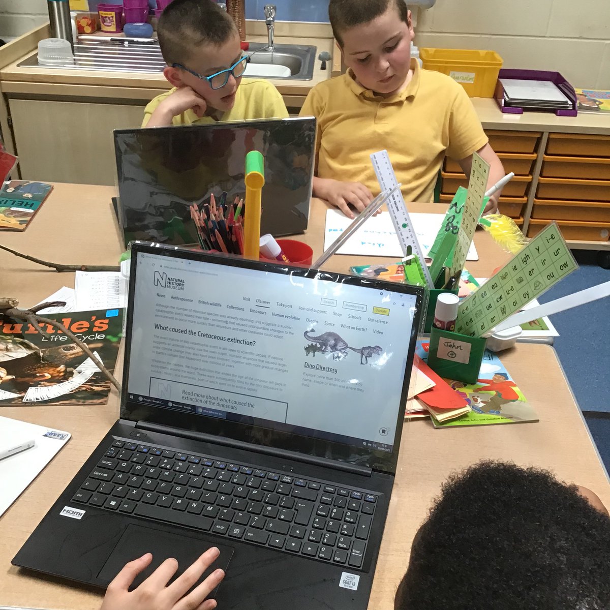 MissSladeY4's tweet photo. A slightly more subdued afternoon undertaking scientific enquiries to see which theories of dinosaur extinction hold up the best. Most pairs decided the majority of evidence was in favour of an asteroid hitting Earth 💥💥@HollinPrimary https://t.co/c3kj8QsRWl