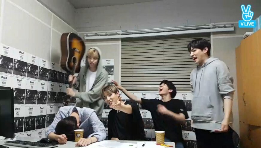 dowoonyoun's tweet photo. Happy one year anniversary mi familia, let's go to infinity and beyond. ❤🥺 https://t.co/WeDUnpJhry