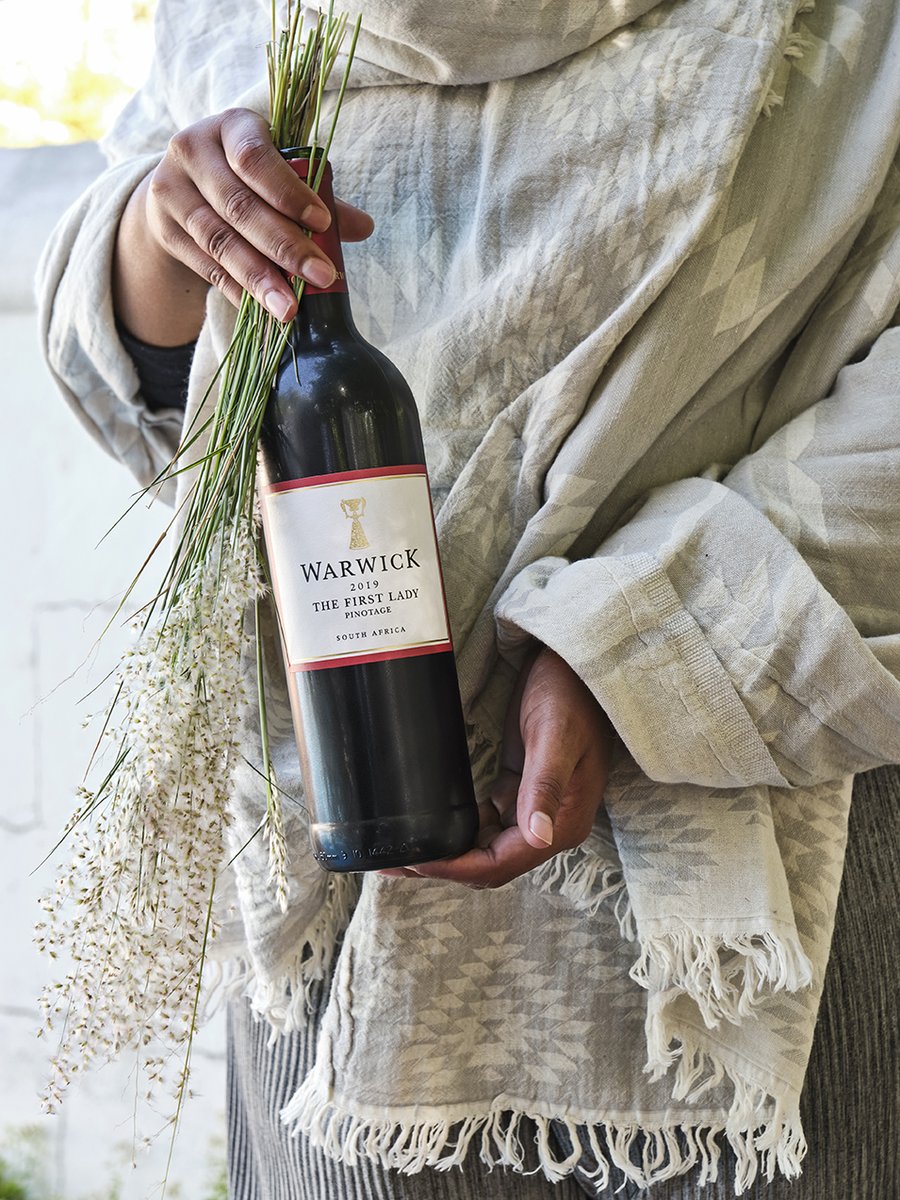 warwickwine's tweet photo. #Loadshedding messing with your dinner plans?
Change into some comfy clothes, head outside to light the fire for a midweek braai & open up a bottle of First Lady Pinotage to share! #ClubWarwick, find this braai companion in your 'Autumn Bliss' wine box: https://t.co/ICk3I0ZmAP https://t.co/IRZj3a8YKt