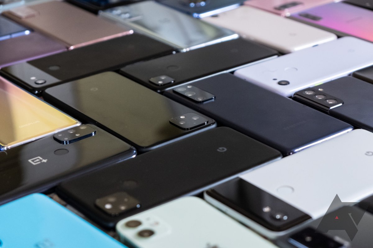AndroidPolice's tweet photo. Apple can build a stainless steel phone, so where are all the exotic Android materials? https://t.co/HueNrOcxiB https://t.co/MrnwUfVZkP
