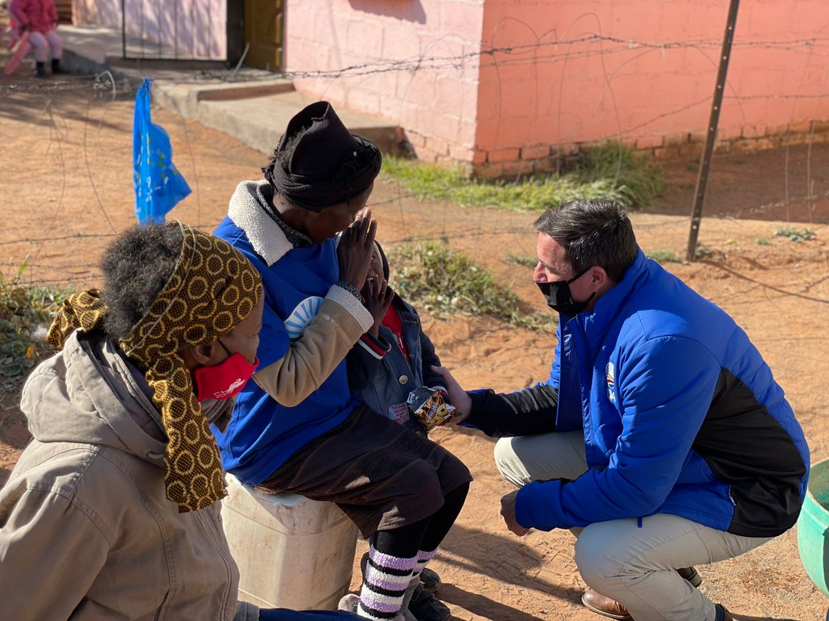 Our_DA's tweet photo. It's #TimeForChange!

SA needs real empowerment that works for the 30 million impoverished people, rather than the politically connected.

Let's take power away from selfish politicians and bureaucrats, and give more power to the people. 🇿🇦

📍- Hofmeyr, Eastern Cape. https://t.co/TnlVQcp442