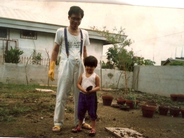 exchangealumni's tweet photo. New episode drop! Join us for the international and transformational story of #ExchangeAlumni @annaoposa, whose father inspired her to @SavePHSeas and empower others to do so, too. Itโs all on Voices of Exchange. https://t.co/QVd0M7OmNe #dinnertabletalk https://t.co/fR1BsVq4VZ