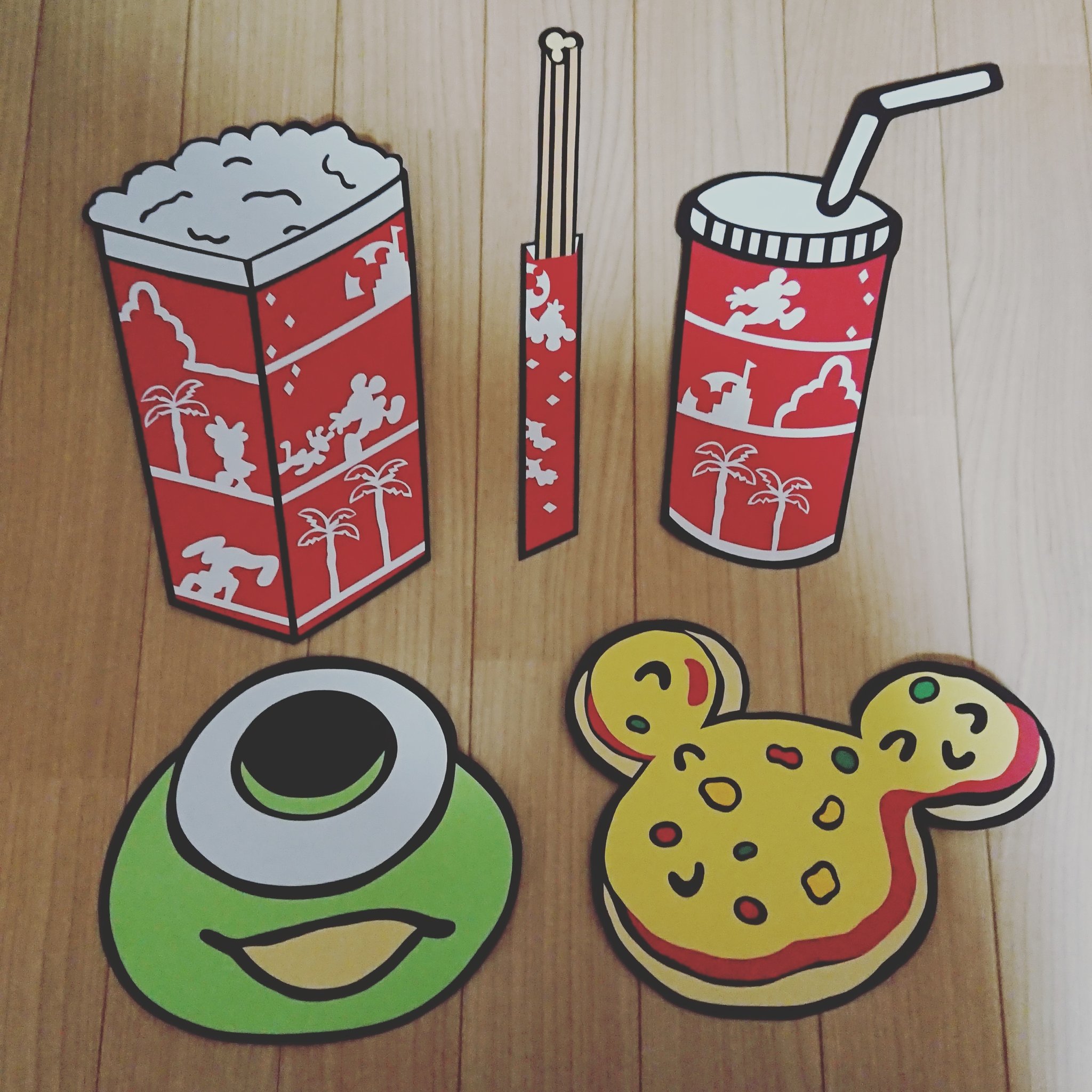 壁面母ちゃん ディズニーフード こちらもオーダー品 ポップコーン チュロス ジュースの柄が細かくて所々足りない部分もあるかもだけど なるべく寄せて作りました ディズニー ディズニーランド ディズニーシー ディズニー