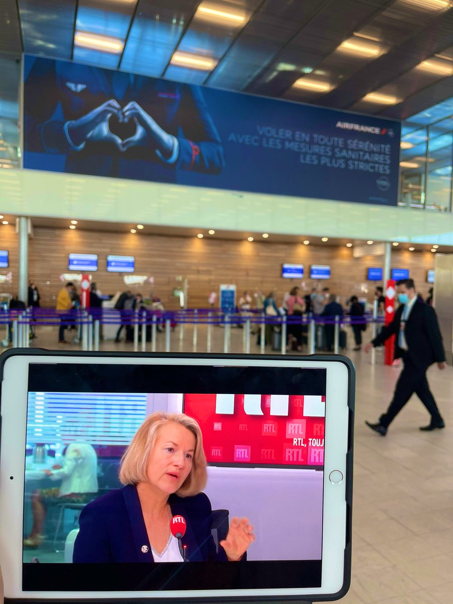 💙🤍❤️✈️👍#09jun2021 un jour pas comme les autres pour les nombreux médias 📸📺💻qui suivaient nos collègues #airfrance au sol,en vol &amp; les nombreux clients vacanciers ou des Antilles qui partaient ce matin d #orly vers #pointeapitre ✈️💙🤍❤️👏 #Ete2021 #ilovemyjob <a href="/DGAC/">Direction générale de l'aviation civile 🇫🇷🇪🇺</a> #AvGeek
