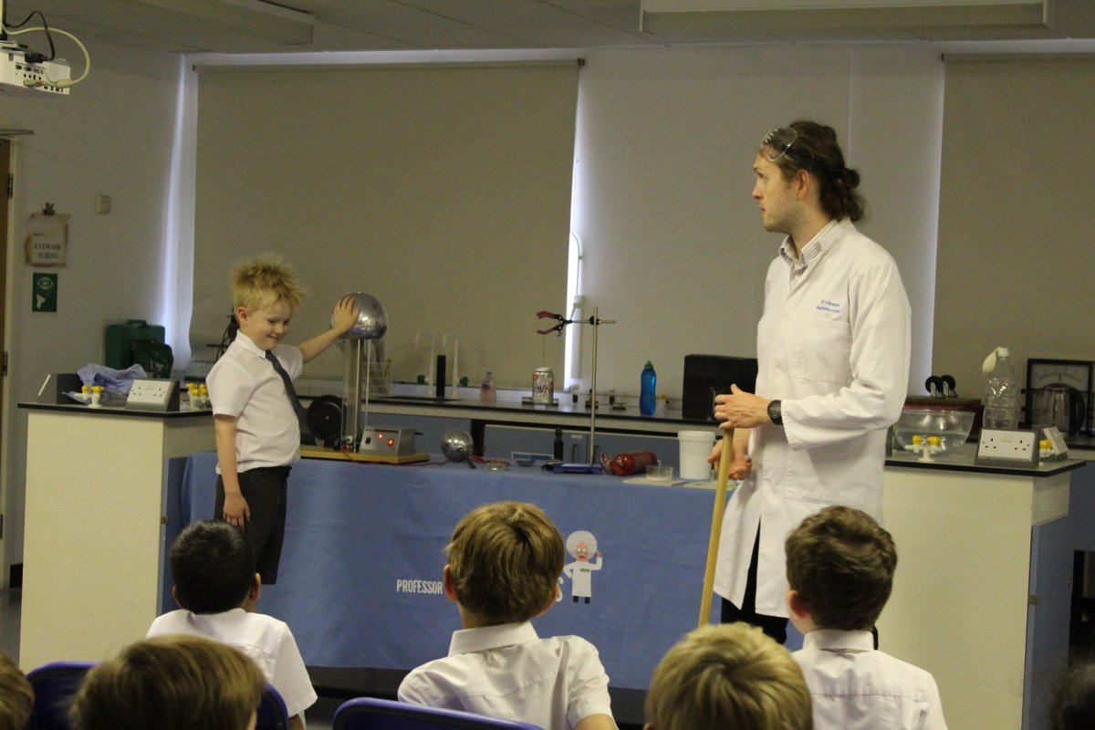 BansteadPrep's tweet photo. Children are thoroughly enjoying Professor Bubbleworks' @prof_bubble amazing science experiments. #BPS_Science https://t.co/yjLvOsh5Oj