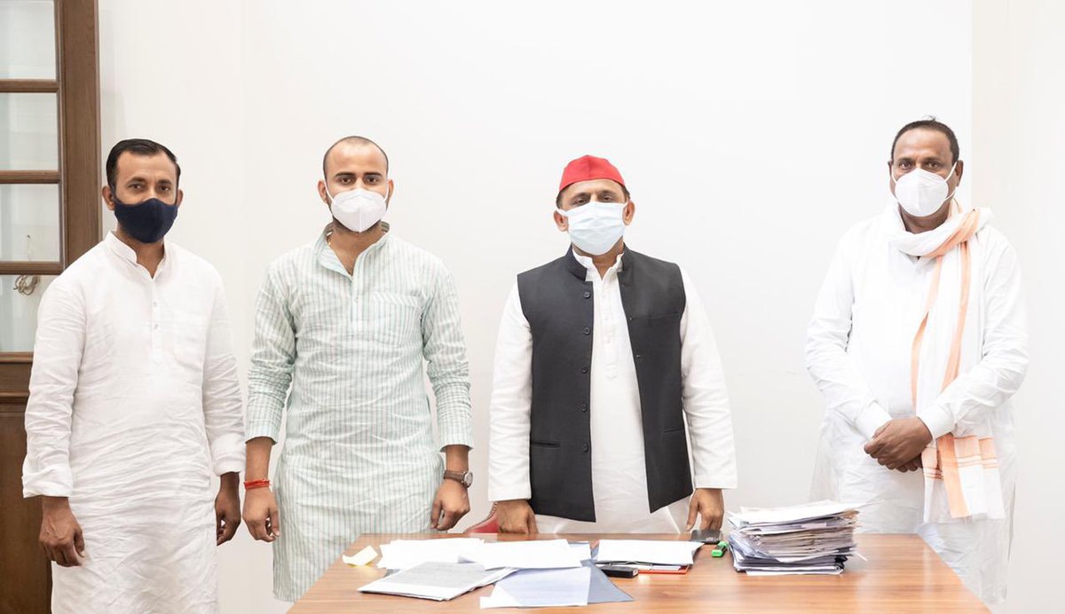 भाजपा की जनविरोधी नीतियों और कुशासन से त्रस्त जनता की आवाज को मज़बूत करने के लिए समाजवादी पार्टी में शामिल हुए पूर्व मंत्री और बबेरू, बांदा से भाजपा विधायक रहे श्री शिवशंकर सिंह पटेल और उनके कई प्रमुख सहयोगियों का स्वागत एवं धन्यवाद!

"जन-विरोधी भाजपा सरकार के दिन हैं बचे चार"