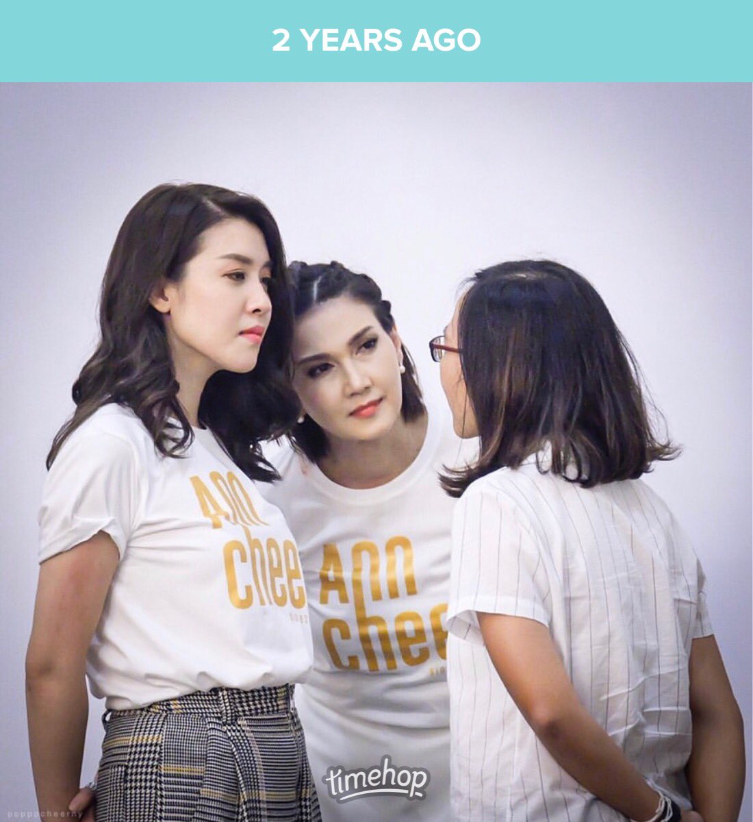 tikwasinee's tweet photo. รู้สึกเหมือนโดนรุม เค้าอยู่ฝ่ายเดียวกันตลอดแหละเนอะ 2ปีแล้วเวลาผ่านไปเร็วจัง คิดถึงงงง ❤️💙 #แอนเชียร์ #AnnCheer2ndAnniversary @AnnSirium @CheerNy14 https://t.co/p7ZnhsgyNF