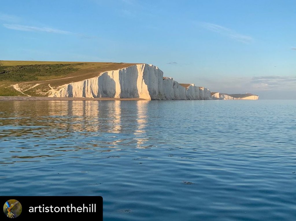 Artesaver's tweet photo. Need of a creative boost? Check out Tony Parsons’ @artistonthehill Live Zoom painting sessions here:
https://t.co/wc8Lv3yt6U
His next session is this Saturday, painting the Seven Sisters image above in either oils or acrylics. https://t.co/1X1ENeZn0I