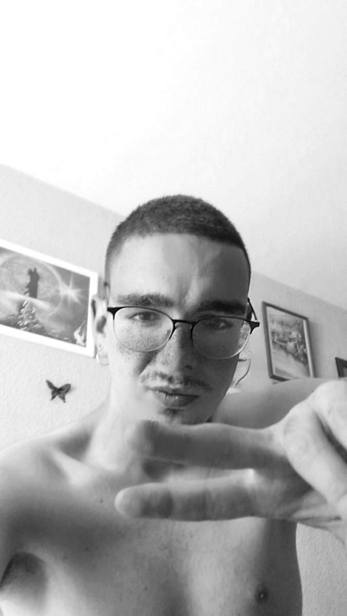 _snicky__'s tweet image. me rulo un blunt con tu papel de víctima ✨