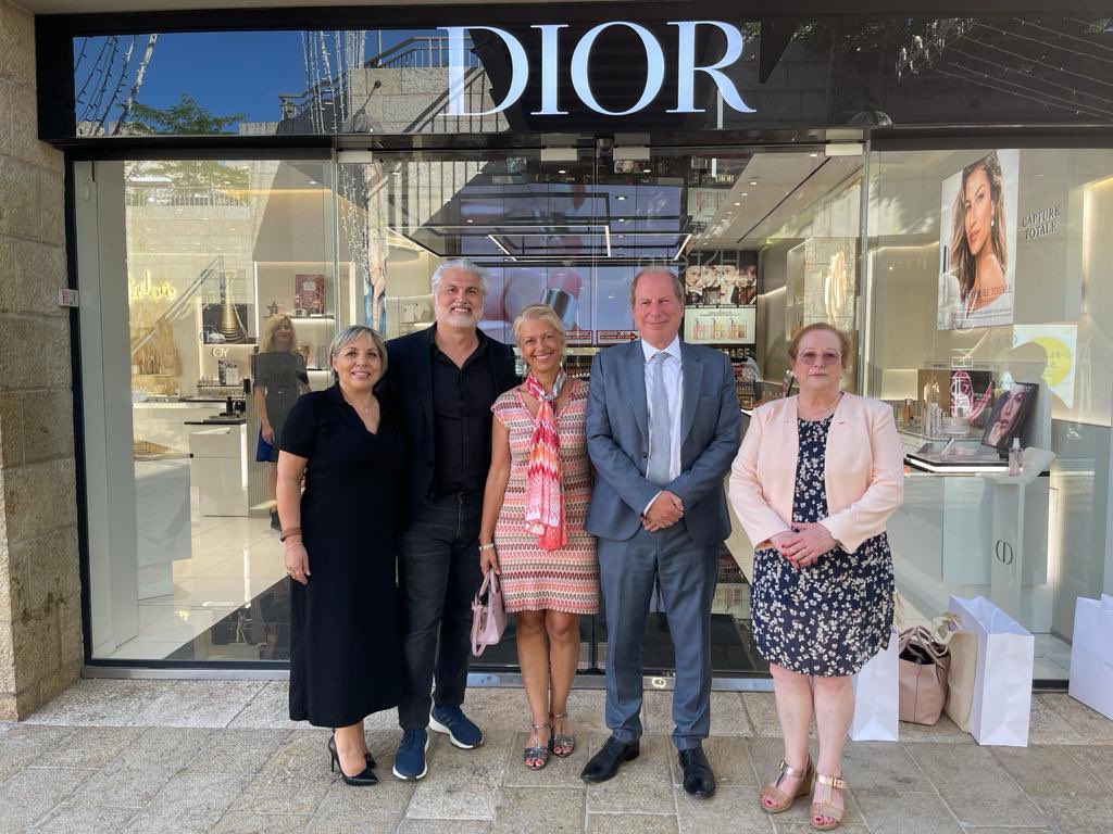 franceenisrael's tweet photo. 🚀 Inauguration du Café Dior à #Mamilla Jérusalem, où l’emblématique maison de l’industrie 🇫🇷 du luxe a ouvert une boutique Flagship – en présence d’@EricDanon, Ambassadeur de 🇫🇷 en 🇮🇱, de #BusinessFranceIsraël et du Directeur pays #Dior Israel, Emmanuel Fitoussi. #ChooseFrance https://t.co/80deqHZJHG