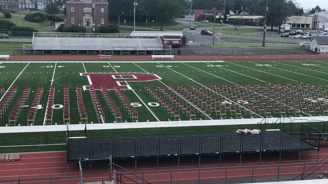 Pburg_Class2021's tweet photo. This Thursday, following Graduation practice, the class will be holding an event offering food and drinks, the long awaited t-shirt distribution, and raffling off prizes. Don't miss out!! Please be at Maloney Stadium by 12:00 for graduation practice. @statelinerphs https://t.co/q3rGkGNYOi