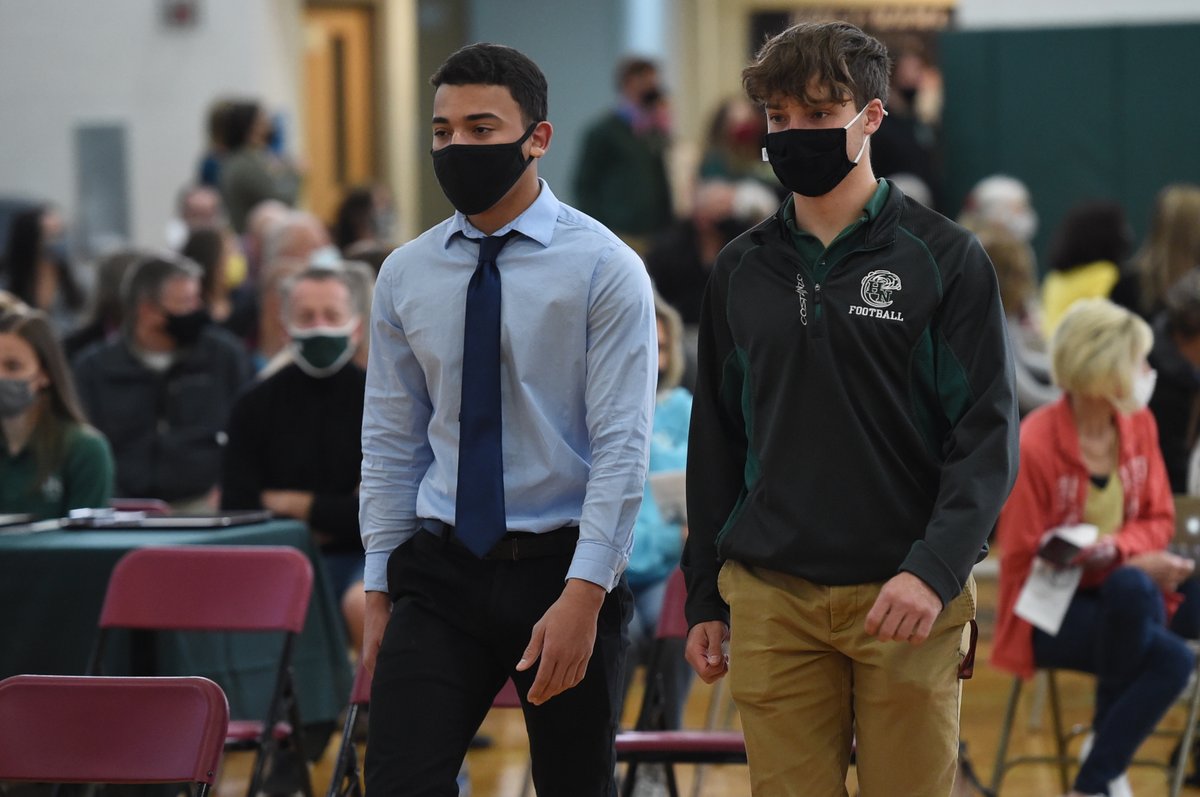 HNGreenwave's tweet photo. One last album -featuring Prom &amp; Senior Awards- to celebrate the Class of 2021 can be found at https://t.co/0Iwc9G8u6q! Interested in knowing where they are off to next? Visit https://t.co/nkTjDyEq9I, where each and every member of the Class of 2021 is recognized and celebrated. https://t.co/x6VnEyZEHX
