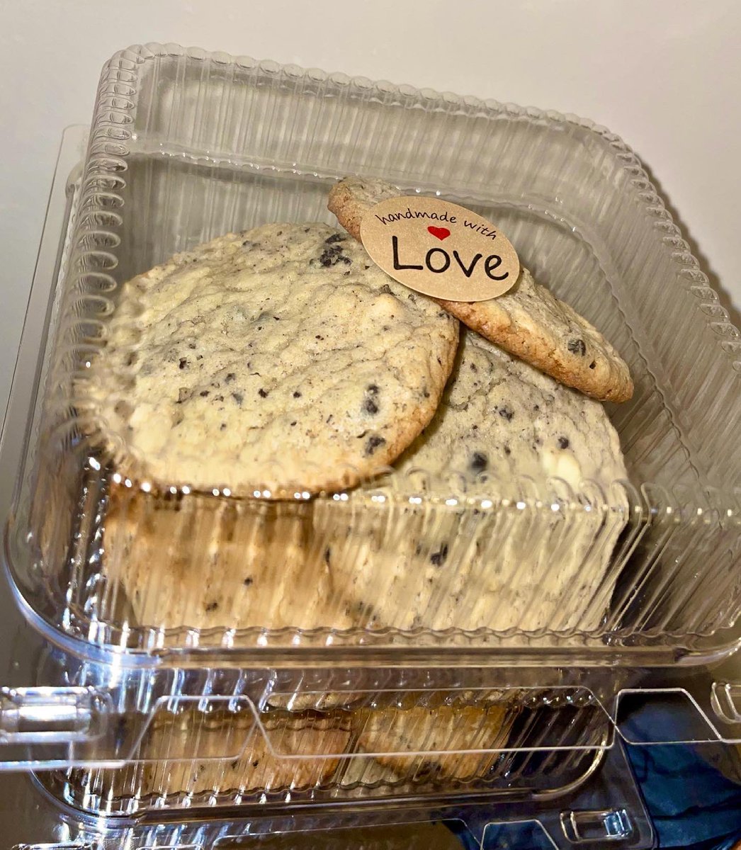 navisweettreats's tweet photo. #NAVISSWEETTREATS 🍪🧁

Chocolate Chip Cookies, Cookies &amp; Cream Cookies &amp; Mama’s Res Velvet Cupcakes 🤩🔥 DM, CALL OR TEXT TO PLACE ORDER AND OTHER INFORMATION 📲 FAYETTEVILLE, NC📍

#EatGoodLiveGood 🖤 https://t.co/yNTY1U85Ej