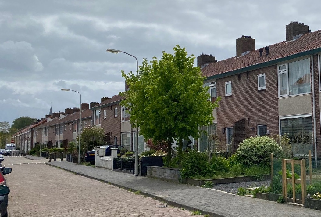 Tekort aan woonruimte verergerd dakloosheid. Om dit in NL te beperken wordt hard gewerkt om het woonaanbod voor kwetsbare huurders uit te breiden. Nieuwsgierig naar andere thema's waar woningcorporaties zich mee bezig houden? Bezoek sowo.kr/leJ0Abfp #WonenDoenWeSamen