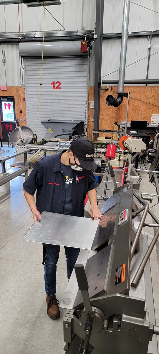 MrDubs_PM_andW's tweet image. Day 3 and Ss have done both prototypes, have the bottoms and lids cut out.  Working on the other parts and final fitment.  Maybe done today 🤞..then we can have a 4 hrs of welding in booths a day early! #GSD #makestuffwithyourhands #makeworkcoolagain #welding #precisionmachining