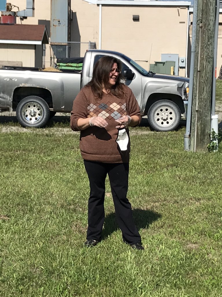 VLAofSCC's tweet photo. Ms. Bonnie’s Pumpkin Crew, getting to plant some seeds in the VLA Pumpkin Patch. https://t.co/tWnl0LTasY