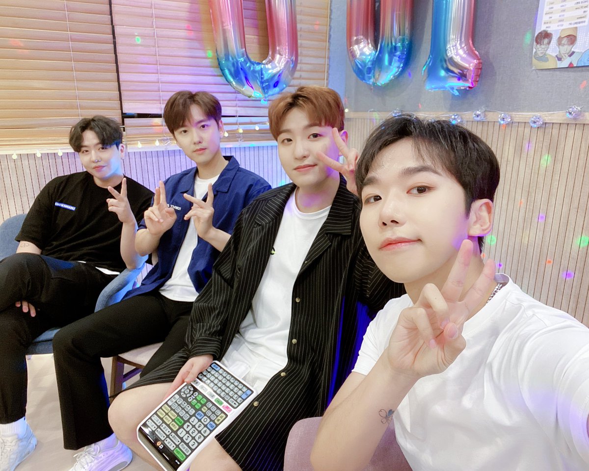 백퍼센트로 가득했던 퍼펙-싱잉룸🎤🎵
김록현! 조종환! 김찬용! 장혁진! 백!퍼!센!트!☁️💙

#백퍼센트 #100PERCENT