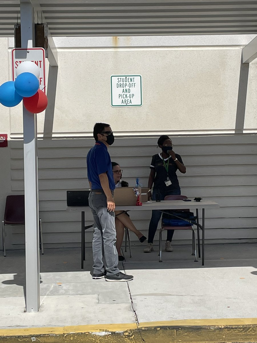 FHH_FalconFury's tweet photo. Day One of #SeniorCheckout at The Hill!!! https://t.co/XPpWUGYMtc