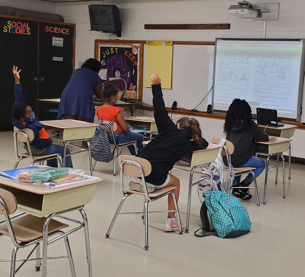 angelenaowens07's tweet image. Students are engaged and focused at CCS RISE 2021 Sherwood Park site. @SherwoodParkES #cumberlandcoschool @CCSElemEd #CCSRISE2021!