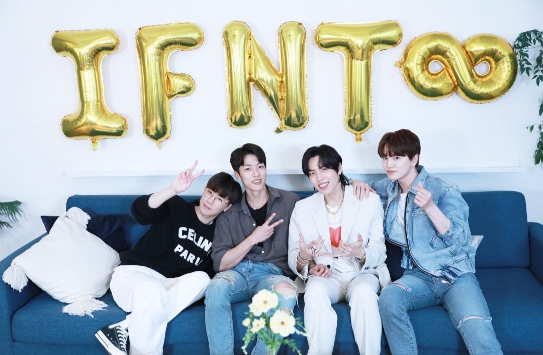 inspirit_cj's tweet photo. I got 6/7 of my boys in 1 day?!?!?! ♾💛 

#인피니트_11주년_축하해
#인피니트 #INFINITE https://t.co/KthCAz6B8l