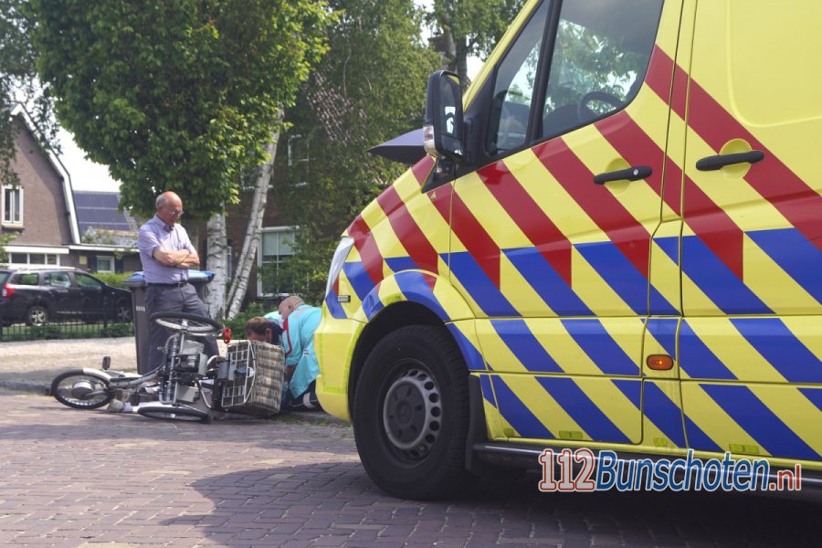 Vrouw valt om met haar driewieler in #Eemdijk en raakt gewond. 112Bunschoten.