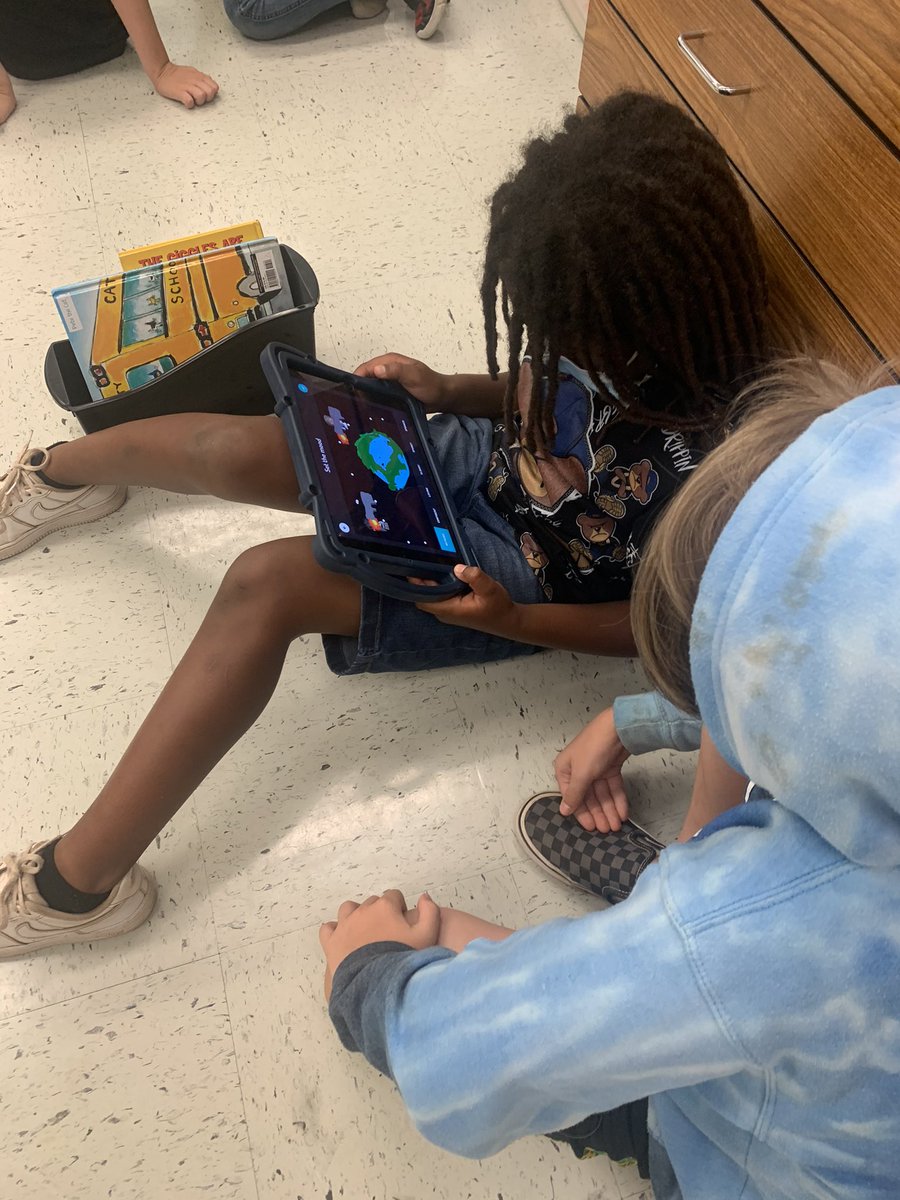 MsDonegan1's tweet photo. Some grade level collaboration in Tiger Nation  📚 🐯 My future animators shared their fractured fairy tales with 1st grade today! Thank you Ms. Heffner and Ms. Tressler for letting us visit you today! #toontastic3d @MsDeHaven2 @BallsBluffLCPS https://t.co/RQZsk9z8ou
