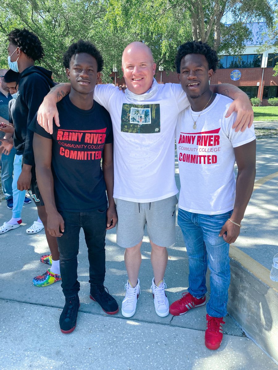 ChrisBischoff_'s tweet photo. Signing Day ✍️🏀❤️‼️ !! 

@Marvelcarter24 
@MarkelCarter4 
@RainyRiverCC 
@LehighHoops 

#signingday https://t.co/ZCXLsbfheD