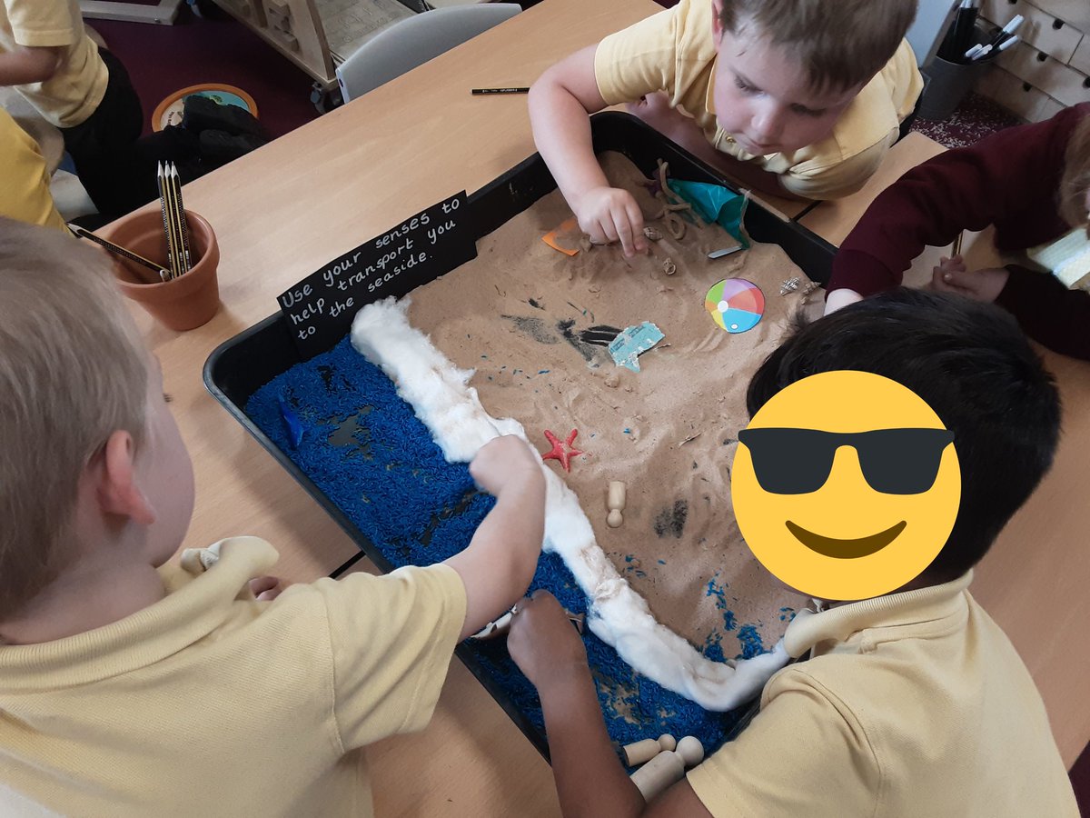 CorngreavesRec's tweet photo. We used our imagination today and travelled to the seaside. Using all our senses, we explored our beach and then played spot the difference 👃👅👁👀👂🖐 https://t.co/LlDI7iYWHU